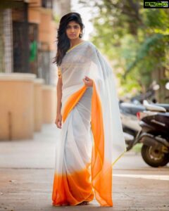Niranjani Ahathian Instagram - Throwback 
My first ever photoshoot for my boutique MANJAL. When I never wanted to be in front of the camera, vardha puyal had other plans. It Ruined my whole shoot that I planned with someone  and put me infront of the camera saying.. 
hey you
No choice.. 
you do this NOW. 
That’s how These pics happend and 
They r the reason I get to be thenmozhi in KKK(kannum kannum kollaiadithal)
sweet memories to cherish ❤️❤️
P.S without makeup🙈
