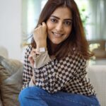 Nisha Agarwal Instagram - Watch it! And now is the best time as @danielwellington End Of Season sale is now live. Get up to 25% off on your favourite products. Plus, you guys get an additional 15% off with my code " DWXNISHA " #danielwellington #ad #fashion #accessories #watches 📸 Team @piyush_tanpure