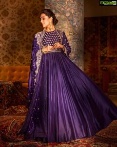Nisha Agarwal Instagram - Wedding guest outfit inspiration ❤️ cos it’s wedding season! 

#wedding #weddinginspiration #outfitinspiration #indianfestivewear #festivewear #indiandesigner