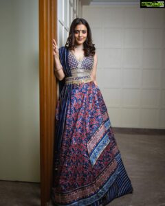 Nisha Agarwal Instagram - Wedding guest outfit inspiration ❤️ cos it’s wedding season! 

#wedding #weddinginspiration #outfitinspiration #indianfestivewear #festivewear #indiandesigner