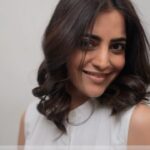 Nisha Agarwal Instagram - Obsessed with #myfrenchbalayage . Loving this natural colour which is personalised for me. A look that is effortless and absolutely beautiful. You can get the perfect French Balayage look by booking your appointment at the L’Oréal Professionnel partner salons. Absolutely customised. Uniquely yours. #ad #myfrenchbalayage #frenchbalayageindia #lorealprofindia #juicesalon @lorealpro @juicesalonandacademy