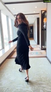 Nisha Agarwal Instagram - Walking with a bounce in my step and hair, joy on my face after an accomplished day! Have to give concept credit to @khush.mua Bounce in my hair courtesy @kajal._komal 📸 @amey_ghatge