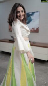 Nisha Agarwal Instagram - Swirling and twirling in these 2 stunning pieces from @gulabobyabusandeep 

#collaboration #indianwear #casualindianwear #indiandesigners #indiandesignerwear #cottons #cottonclothing #transition #bornoninstagram #boireeltime 

📸 @piyush_tanpure