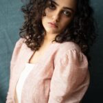 Nithya Menen Instagram – Raw pictures 🤎 Photography – @shreyaksingh
Outfit – @studiobustle
Earrings – @thetrinkaholic
Stylist – @sandhya__sabbavarapu
Styling team – @rashmi_angara @thumu_bhavana
@mythri_g