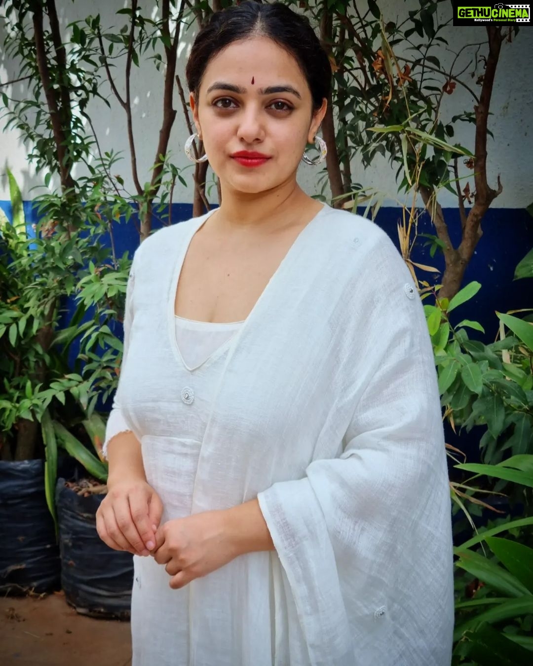 Nithya Menen Instagram - @rehanabasheerofficial 🤍 Tiruchitrampalam ... coming soon ! 😊 @dhanushkraja @joinprakashraj @kavyasriraam #bharatiraja sir