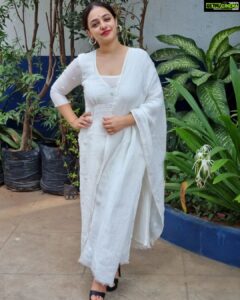 Nithya Menen Instagram - Happy Shankranthi 🌾and Pongal 🌼and Lohri🌾 🌿
Outfit @rehanabasheerofficial - most favourite outfit I've worn 🤍