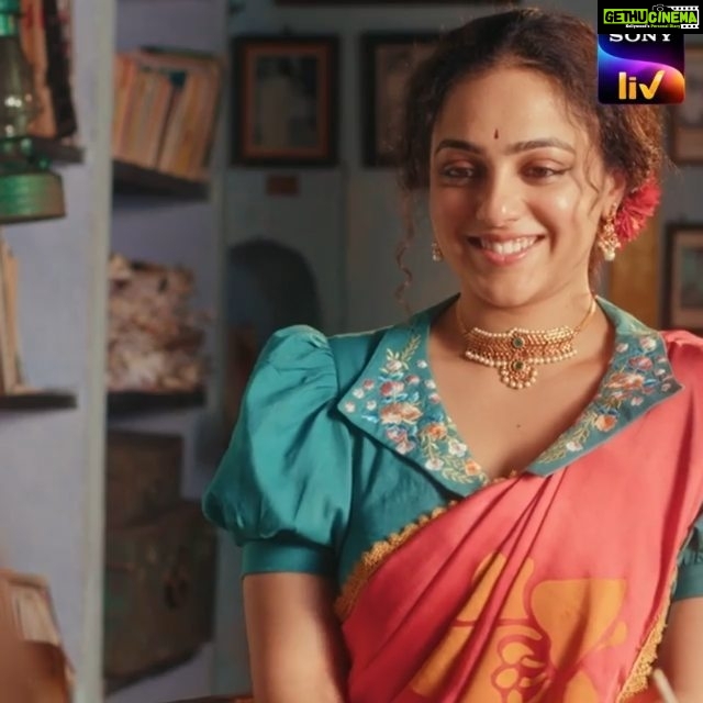 Nithya Menen Instagram - Gowri.. the bad writer ! : D Watch Skylab now on SonyLIV. #SkylabOnSonyLIV #thetaleofbandalingampalli @vishvakkhanderao @prithvipinnamaraju @bytefeatures @nithyamenencompany @actorsatyadev @weirddivide @shivamm_rao @vinciraj @tanikellabharani @iamvishnuoi @poojitatadikonda @nagarjuna.thallapalli @raviteja_girijala @adityajavvadidop @prashanthrvihari @tharunbhascker @upendra_varma @anu.nuthula @a_restless.soul @dhanushnayanar @suresh_ravi @aravind2506 @vinciraj @vishnusompalli1992 @pravallikaa @polasani_insta @vamsikaka @adityamusicindia Reposted from @sonylivindia
