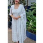 Nithya Menen Instagram - Happy Shankranthi 🌾and Pongal 🌼and Lohri🌾 🌿 Outfit @rehanabasheerofficial - most favourite outfit I've worn 🤍