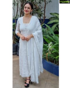 Nithya Menen Instagram - Happy Shankranthi 🌾and Pongal 🌼and Lohri🌾 🌿
Outfit @rehanabasheerofficial - most favourite outfit I've worn 🤍