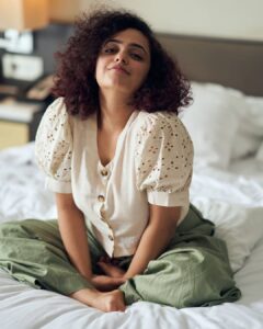 Nithya Menen Instagram - Being 🍂
📷 @eshaangirri
Styling @itssujithsudhakaran