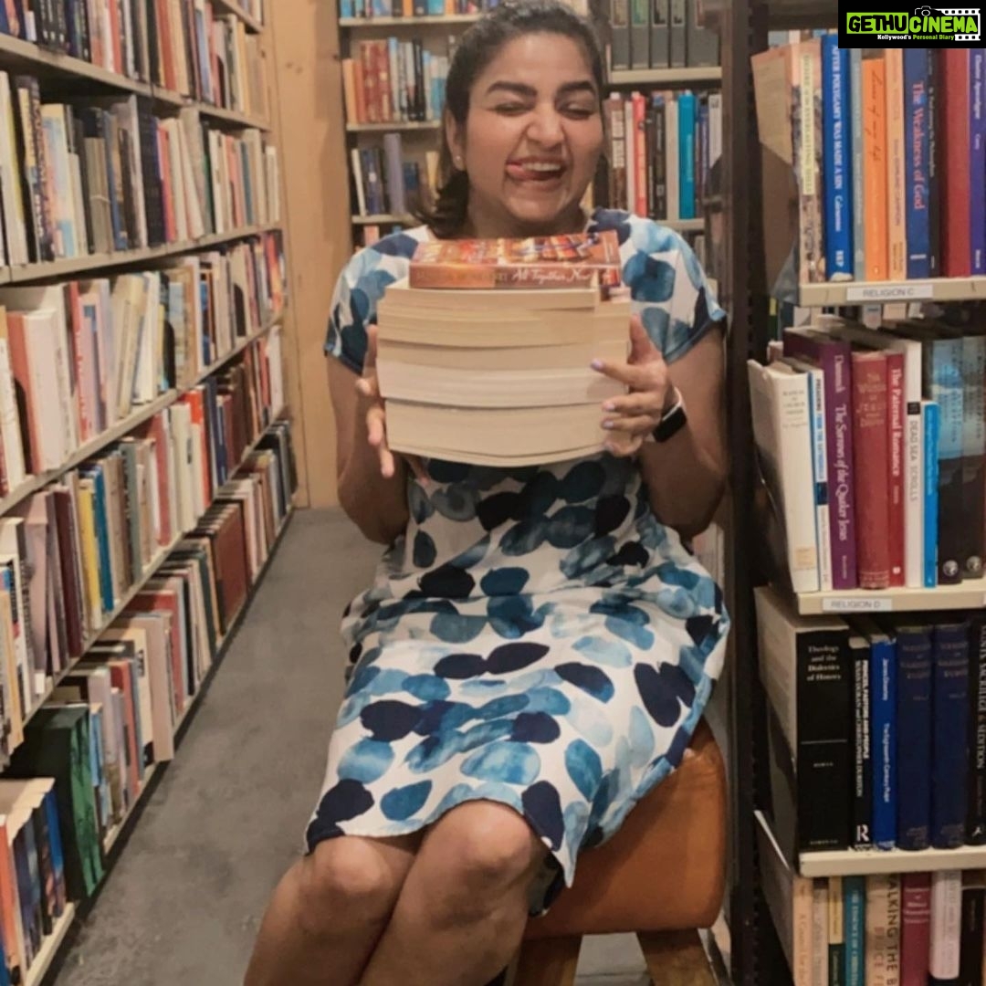 Nithya Ram Instagram - 💙stress less n enjoy the best. #posingmyway🤪