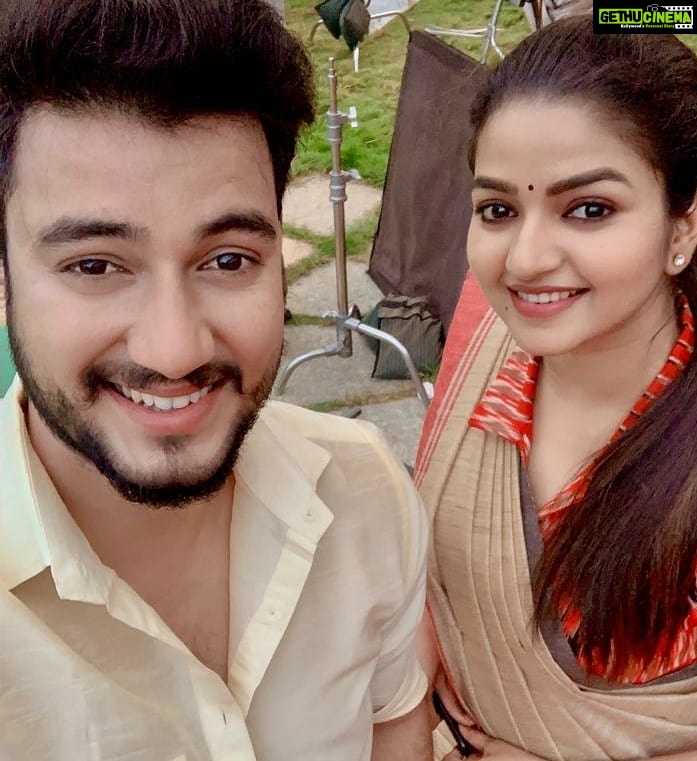 Nithya Ram Instagram - Lakshmistores😊 #staytuned📺 #suntv @9.30 #plzdowatchitguys💁♀️#@hussainpyara