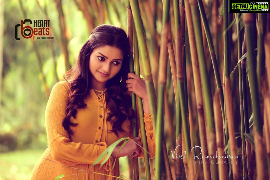 Nithya Ram Instagram - Happy Sunday 🤗 #adukalayilpaniund🎞️🎥 #newventure #teamlove❤️ #newfeelings #positivevibesonly #feelingspecialandblessed😇 #needsupportandlove❤️🎬 PC: @papathi_vikki