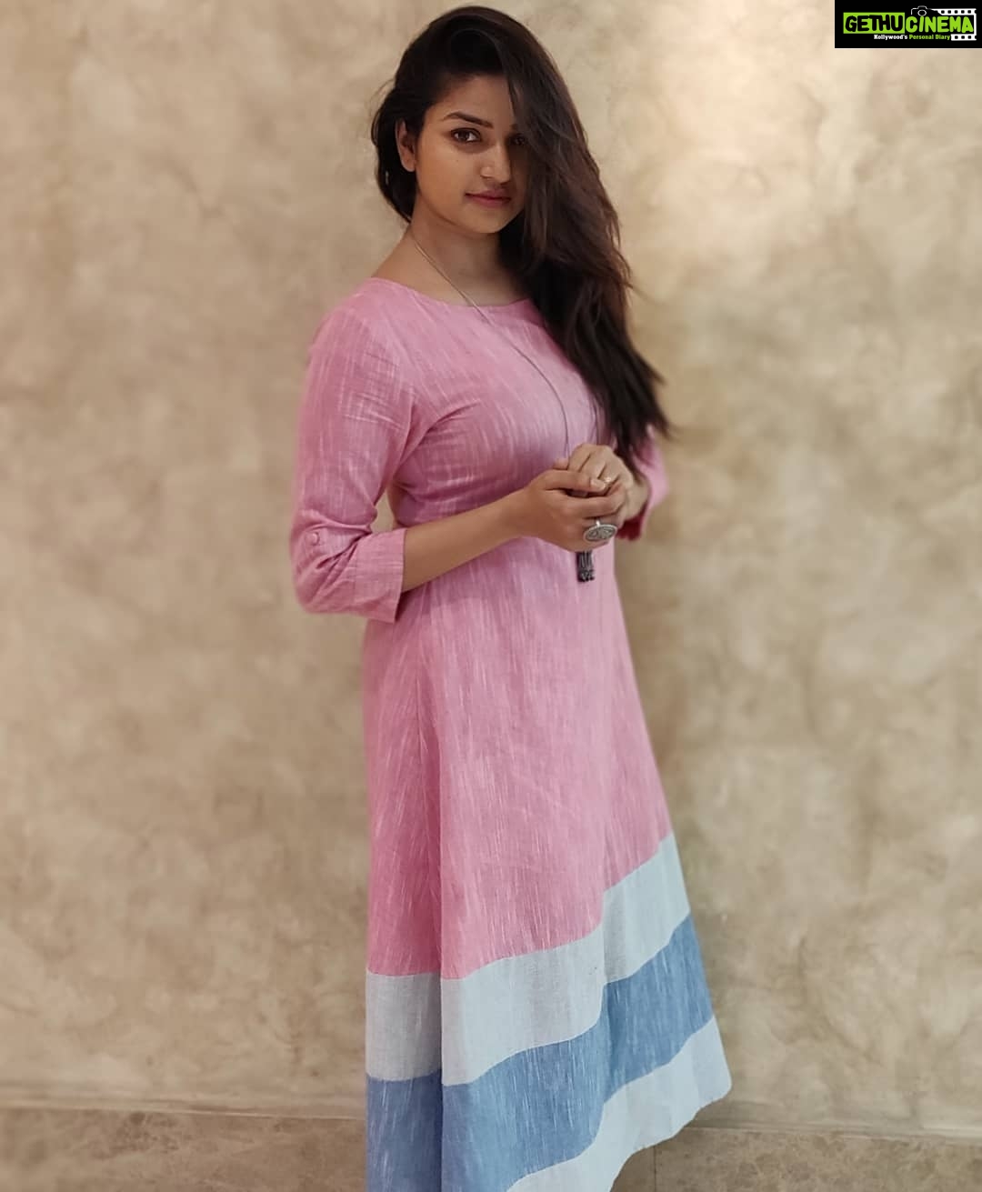 Nithya Ram Instagram - "may all women be free to dream, express, create and love their deepest heart's desires... Happy women's day🤗😘