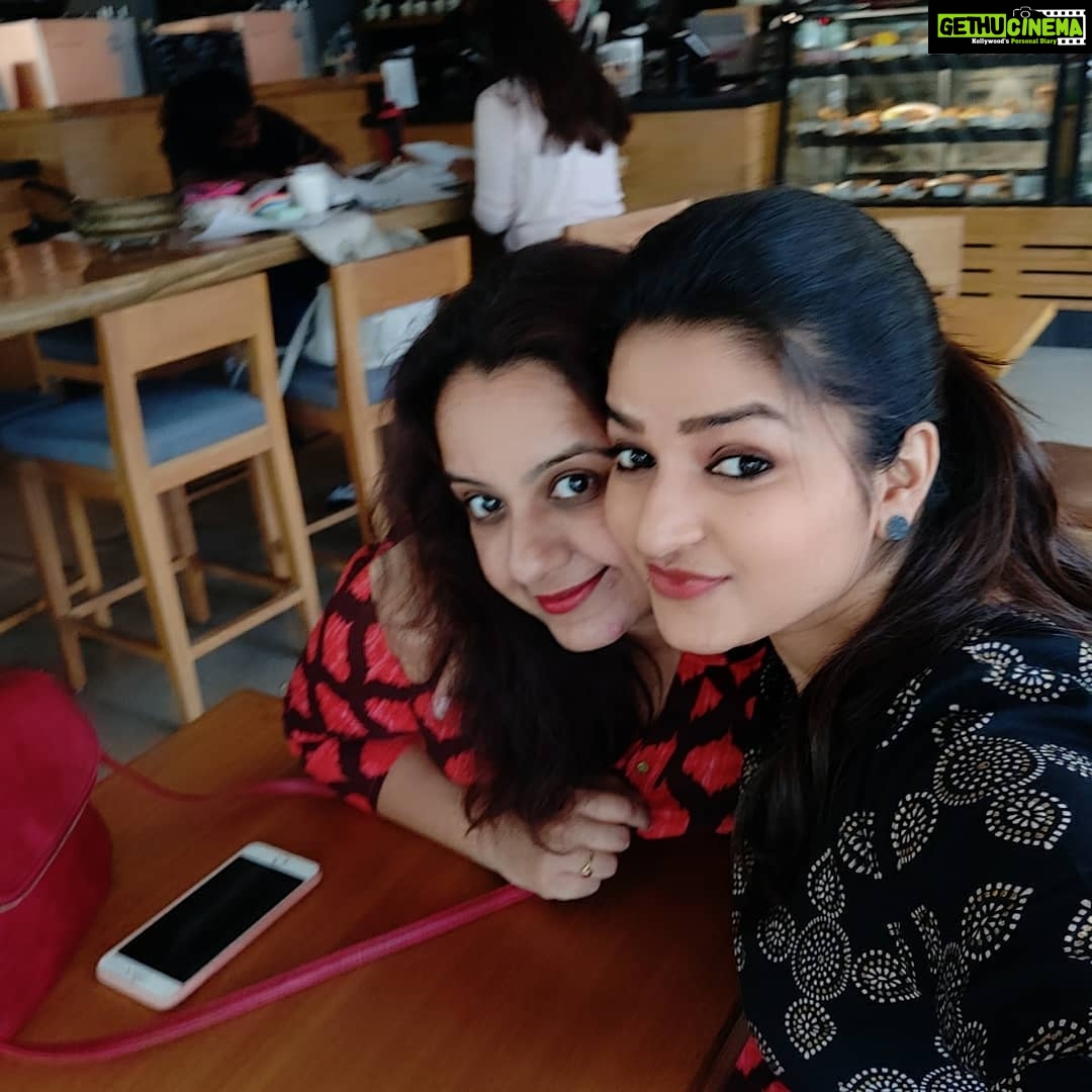 Nithya Ram Instagram - I m looking forward to many more years of friendship and birthdays with u.... Have a fantastic birthday padduuuuuuu❤️❤️❤️😘 #birthdaymeetup #withbdaylady #celebratingwithcofee #@padmini.jagadeesh