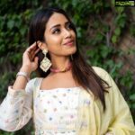 Nivetha Pethuraj Instagram – Styling @venkatesh_93 & @lavanyabathina 
Outfit by @tanva_by_deepika 
Jewelary by @thetrinkaholic 
Make-up @ramesh.babu_makeupartist 
PC @pranil_chintewar