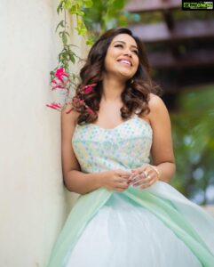 Nivetha Pethuraj Instagram - Styling @venkatesh_93 & @lavanyabathina 
Outfit by @tanva_by_deepika 
Jewelary by @thetrinkaholic 
Make-up @ramesh.babu_makeupartist 
PC @they_call_me_keshu