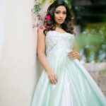 Nivetha Pethuraj Instagram – Styling @venkatesh_93 & @lavanyabathina 
Outfit by @tanva_by_deepika 
Jewelary by @thetrinkaholic 
Make-up @ramesh.babu_makeupartist 
PC @they_call_me_keshu
