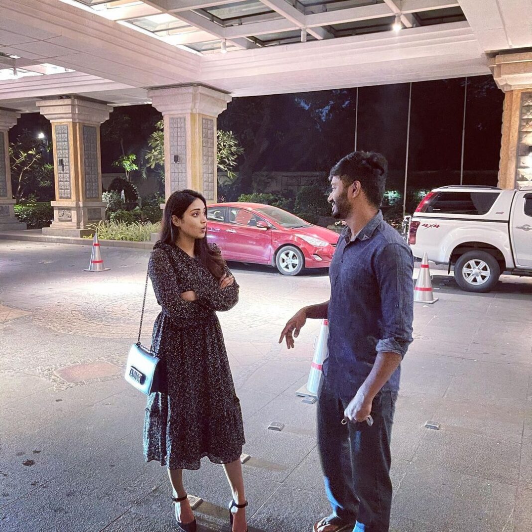 Nivetha Pethuraj Instagram - Cooking up BS to look candid.. #fail 😑