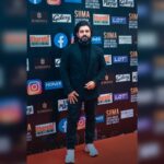 Nivin Pauly Instagram – Some films give you beautiful memories that last a lifetime… MOOTHON was such an experience. 
Honoured and humbled to receive the Best Actor (Critics) Award at the @siimawards 2020 for #MOOTHON. 
@Geetu_mohandas, thank you for giving me AKBAR, for the trust and belief in me. 🙏🏼 😊 
forever grateful to the entire cast & crew of @moothonmovie.❤️❤️❤️
 @Vishnuinduri and @Brindaprasad can understand how difficult it is to organise such a big event  during these tough times; hearty congratulations for the success. Thank you for bringing  all of us together, giving us another memorable day, and for your wonderful hospitality.
Sincere gratitude and love to the audience and fans for your never ending support. 
@VijayGeorge4U and @Sridevisreedhar much love to you guys !!! 

 Thank you #SIIMA #TEAMSIIMA 
📸 snappers.in