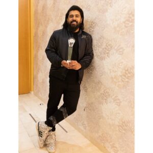 Nivin Pauly Instagram - Thank you #FilmfareMiddleEast for the honour. 

Thank you @manjuramanan 

@filmfareme 

#FFMEAchievers #FFME #Filmfare #AchieversNight #Dubai