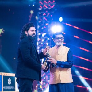 Nivin Pauly Instagram - Some films give you beautiful memories that last a lifetime… MOOTHON was such an experience. 
Honoured and humbled to receive the Best Actor (Critics) Award at the @siimawards 2020 for #MOOTHON. 
@Geetu_mohandas, thank you for giving me AKBAR, for the trust and belief in me. 🙏🏼 😊 
forever grateful to the entire cast & crew of @moothonmovie.❤️❤️❤️
 @Vishnuinduri and @Brindaprasad can understand how difficult it is to organise such a big event  during these tough times; hearty congratulations for the success. Thank you for bringing  all of us together, giving us another memorable day, and for your wonderful hospitality.
Sincere gratitude and love to the audience and fans for your never ending support. 
@VijayGeorge4U and @Sridevisreedhar much love to you guys !!! 

 Thank you #SIIMA #TEAMSIIMA 
📸 snappers.in
