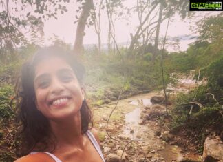 Pallavi Sharda Instagram - Yes I walked with a stick to fend off the snakes. Missing La Vida Junglar!