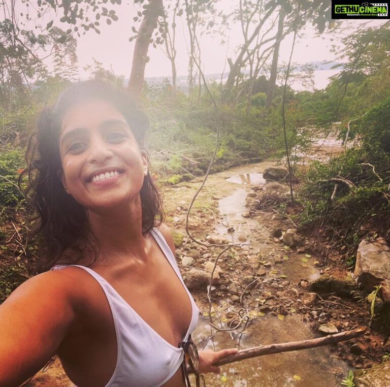 Pallavi Sharda Instagram - Yes I walked with a stick to fend off the snakes. Missing La Vida Junglar!