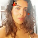 Pallavi Sharda Instagram - Lawyer? Fluent in French? Kinda known actor? ‘Nahhhi - girl can make khichadi!’ Ps - there’s a bug on my face. #bigflex