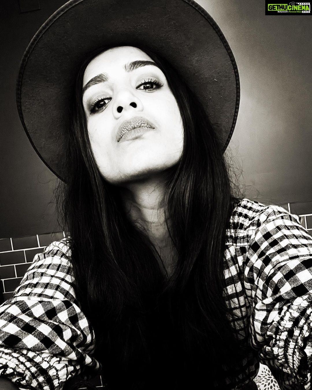 Pallavi Sharda Instagram - Throw back to a dunny pic when everything felt black and white. 🚽📷