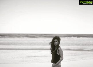Pallavi Sharda Instagram - *Obno-bougie post alert* ‘The ghost of beaches past’ Current NYC city life furnace is bringing those ocean dreams back. ⛱ Shall we find one soon madame photographer? @rubybell