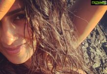Pallavi Sharda Instagram - Human appreciation post to be followed by posts about ocean, rocks, sand, sea salt, roller coasters, my hatred of the herb called dill, and other tings. Don’t say I didn’t warn ya 🙌🏽 Also, does this emoji 🤌🏽 make you think of the side head of a brachiosaurus?