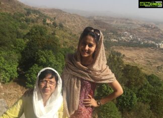 Panchi Bora Instagram - Maaa we are miles apart but I carry you in my heart 🤍 i miss you and thanks for being my constant support and for your gyaan talks and loving me so unconditionally!! I’m proud and luckiest to be yours!!
