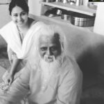 Panchi Bora Instagram – Happy Guru poornima!! I’m indeed blessed to have the company of these beautiful souls who helped me so much in my journey of life! Lovingly guiding me always Baba maa and papa!!