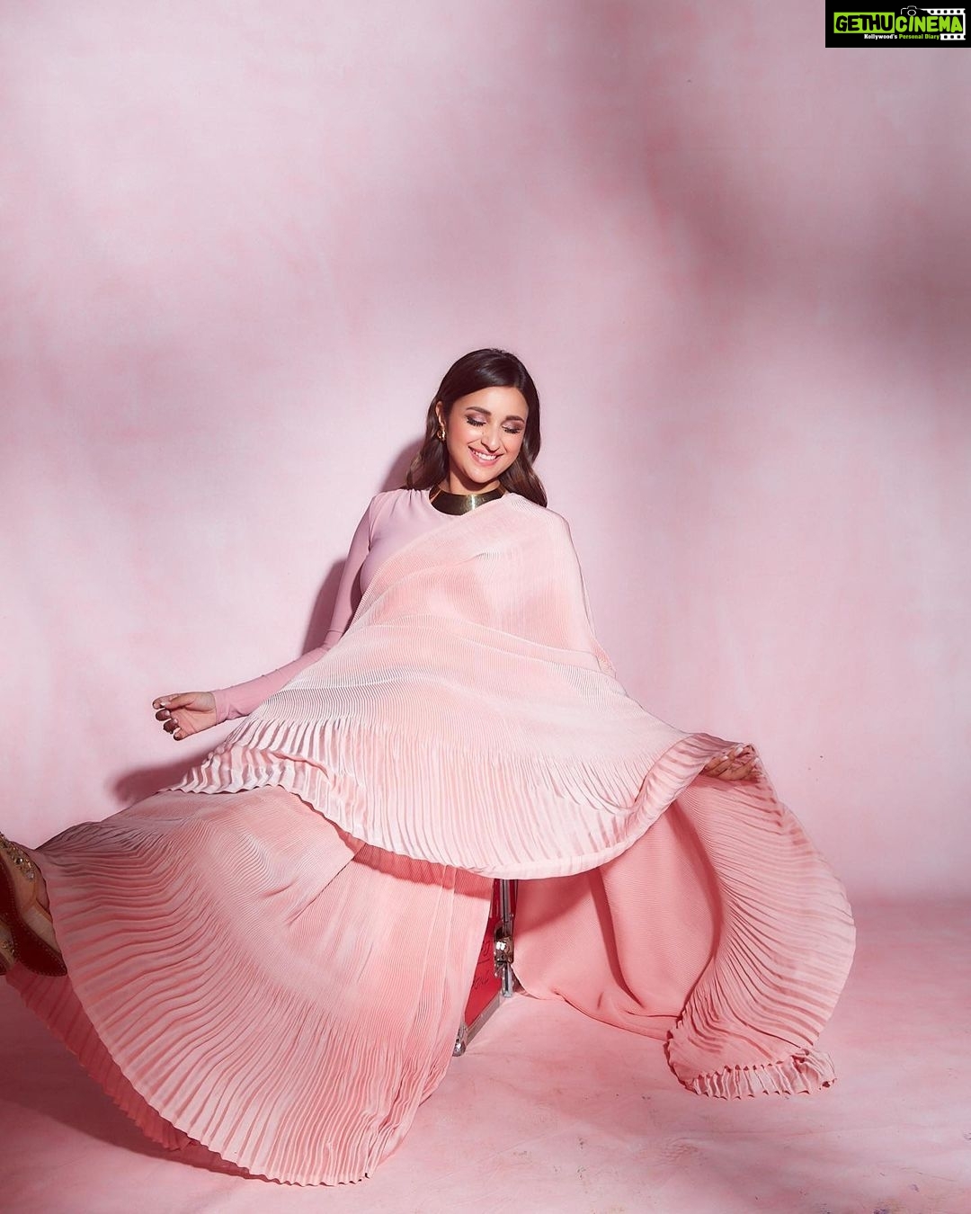 Parineeti Chopra Instagram - 🍥 Cast me in a retro movie?