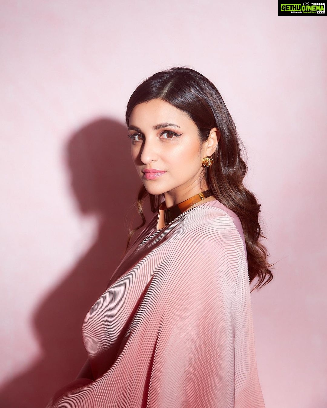 Parineeti Chopra Instagram - 🍥 Cast me in a retro movie?