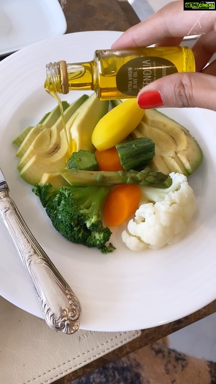 Parul Yadav Instagram - Aspiration level: Some Nourishment #PYTravelDiaries #PYReels #Athens #Greece #Akropolis #Acropolis #GreeceIslands #GreeceTravel #AtenasGrecia #History #GreeceHoliday #Dorians #GreeceTourism #AncientGreece #GreeceExplorer #MediterraneanIslands #AcropolisofLindos #BeautifulPlace #BeautifulDestinations #Architecture #AthensTravel #SundayPost #ReelItFeelIt #BrunchLovers #SandalwoodCinema #KannadaHeroine #Kannadiga #SandalwoodQueen #SundayVibes