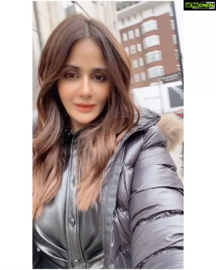Parul Yadav Instagram - Here's to a December to remember š #LondonDiaries #PYStyleFile #PYTravels #Harrods #TravelDiaries #London #LondonCity #LondonFashion #LondonGirl #LondonStyle #VacationModeOn #GirlOnAVacation #Travel #LoveTravel #LondonLife #FashionStyle #LoveLondon #BlackAllDayLong #SandalwoodActor #Kannadathi #KannadaActoress #KannadaHeroine #NammaSandalwood #NammaKannada #KannadaSandalwood #SandalwoodAdda #SandalwoodActress #OOTD #FridayMood #HarrodsLondon
