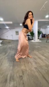 Parul Yadav Instagram - Couldn't stop myself from grooving to this song 🙈 just had to be done! #ManikeMaageHithe #PYReels

@prada_______

#SundayMood #GotOurGrooveOn #DancedMyHeartOut #DanceCover #ReelsTrending #ViralReels #ReelOfTheDay #ReelingIt #TrendingSongs #ReelsDaily #ReelItFeelIt #SandalwoodActress #KannadaAdda
