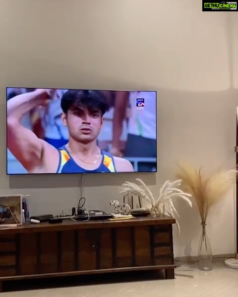 Parul Yadav Instagram - The soul of our nation finds utterance.. thank you @neeraj____chopra for enriching a billion lives. First ever #Olympic2020 #Gold #JavelinThrow #GoForGold #Tokyo2020 #TokyoOlympics2020 #Cheer4India #IndianGoldenHopes #NeerajChopra