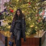 Parul Yadav Instagram - Blessed is the season that engages the whole world in a conspiracy of love. #TisTheSeason #HamiltonWrightMabie #PYStyleFile #PYTravels #TravelDiaries #London #LondonDairies #Greece #GreeceChristmas #GreeceDiaries #VacationModeOn #GirlOnAVacation #Travel #LoveTravel #ChristmasDecorations #SandalwoodActor #Kannadathi #KannadaActoress #KannadaHeroine #ItsChristmas #GettingIntoTheChristmasVibe #LondonChristmas #SandalwoodAdda #SandalwoodActress #OOTD #FridayMood