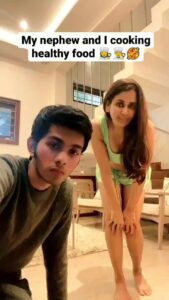 Parul Yadav Instagram - Jammin for laughs 😋 #eathealthybehealthy #eathealthyfood #healthyfoodlove #instabeats #reelsinstagram #indianreels #reelstrending #trendingvideos #feelitreelit #exploremore #explorefood #newtrend #trending #reels