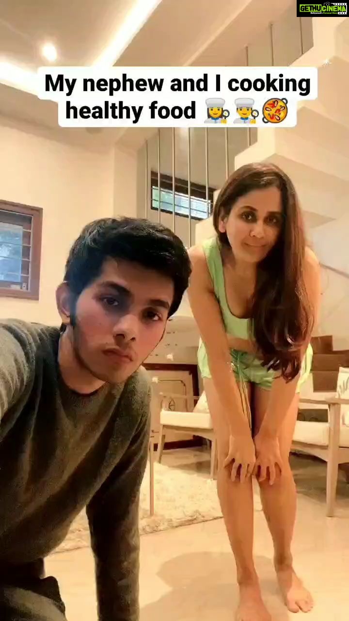 Parul Yadav Instagram - Jammin for laughs 😋 #eathealthybehealthy #eathealthyfood #healthyfoodlove #instabeats #reelsinstagram #indianreels #reelstrending #trendingvideos #feelitreelit #exploremore #explorefood #newtrend #trending #reels