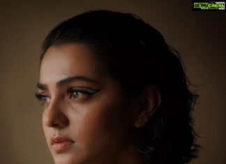 Parvathy Instagram - Courage, dear heart! The Unravel Series x @jeesjohnphotography x @samson_lei