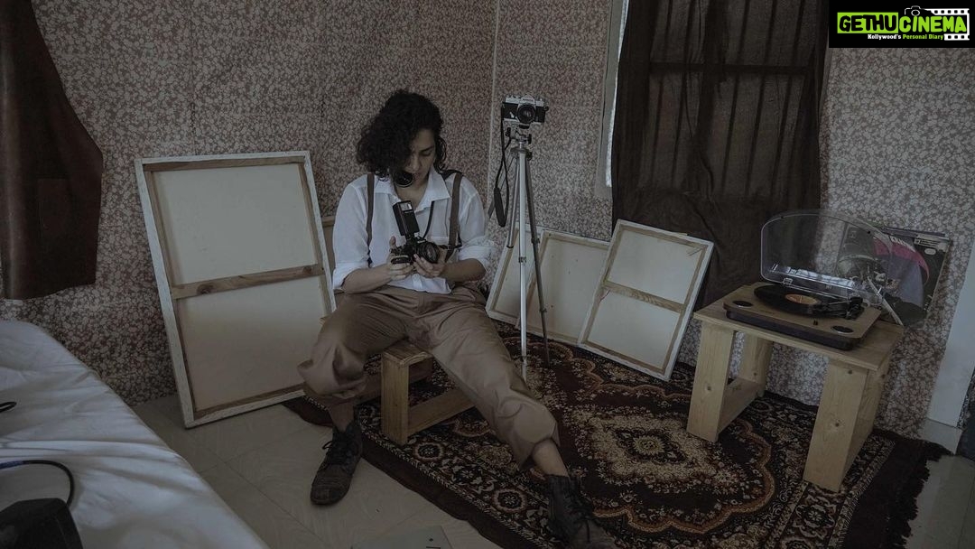 Parvathy Instagram - “Everyone returns us to a different sense of ourselves, for we become a little of who they think we are.” Alain de Botton, On Love The Rhapsody Series x @flying_asplif_ #MentalHealthMondays #TheRhapsodySeries