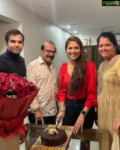 Parvathy Omanakuttan Instagram - When I thought of making myself a birthday cake I had to make something special. Since one of my favourite chocolates is Ferrero Rocher and I can eat quite a few in one sitting; I decided to make a big cake with all the elements of my fav chocolate in it. 
I love eating and I absolutely enjoy the process of making my food exactly the way I imagine it. 
Thank you Ella for inspiring me with your recipe @homecookingadventure. I tweaked it a bit with whatever ingredients I had access to.
Although I have made one earlier for my nephew’s birthday I didn’t have the chance to enjoy it to the fullest, this one was to compensate for what I missed. 
The end result was pure sin but totally worth it 😋 #paroeats #foreverfoodie #foodieforlife #ferrerorocher #ferrerorochercake #hazelnutspread #nutella #modelwholovesfood #missindia #missworld #cheflife #chocolate #meringue