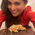 Parvathy Omanakuttan Instagram - When I thought of making myself a birthday cake I had to make something special. Since one of my favourite chocolates is Ferrero Rocher and I can eat quite a few in one sitting; I decided to make a big cake with all the elements of my fav chocolate in it. I love eating and I absolutely enjoy the process of making my food exactly the way I imagine it. Thank you Ella for inspiring me with your recipe @homecookingadventure. I tweaked it a bit with whatever ingredients I had access to. Although I have made one earlier for my nephew’s birthday I didn’t have the chance to enjoy it to the fullest, this one was to compensate for what I missed. The end result was pure sin but totally worth it 😋 #paroeats #foreverfoodie #foodieforlife #ferrerorocher #ferrerorochercake #hazelnutspread #nutella #modelwholovesfood #missindia #missworld #cheflife #chocolate #meringue