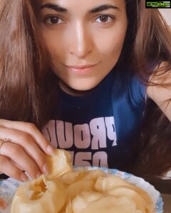 Parvathy Omanakuttan Instagram - Snacking on one of my most favourite fruits in the world - The Jackfruit. It takes me back to my summer holidays in Kerala. This time of the year Jackfruits grow in abundance.  They are packed with almost every vitamin and mineral that your body needs. The sweetness of this fruit is not comparable to any other.  The raw fruit also works great as a meat substitute. Every part of the Jackfruit is usable. Jackfruit leaves were folded and pinned with its stem to use as a spoon to eat porridge. If you haven’t eaten this fruit yet, do give it a try.  #eatlocal #eatdesi #indiansuperfoods #paroeats #worldonaplatter #childhoodmemories
