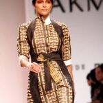 Parvathy Omanakuttan Instagram – Another throwback… from one of my favourite designers – @rahulmishra_7 #lakmefashionweek #throwbacktuesday #fashion #indian #fashionweek