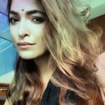 Parvathy Omanakuttan Instagram - Something so simple as a bindi (a small ⚫) changes the whole mood of a picture ... But I am still a Dreamer , Always will be. 😊 #quarantinedbutthankful #quarantinedbutnotconfined #loveyourself